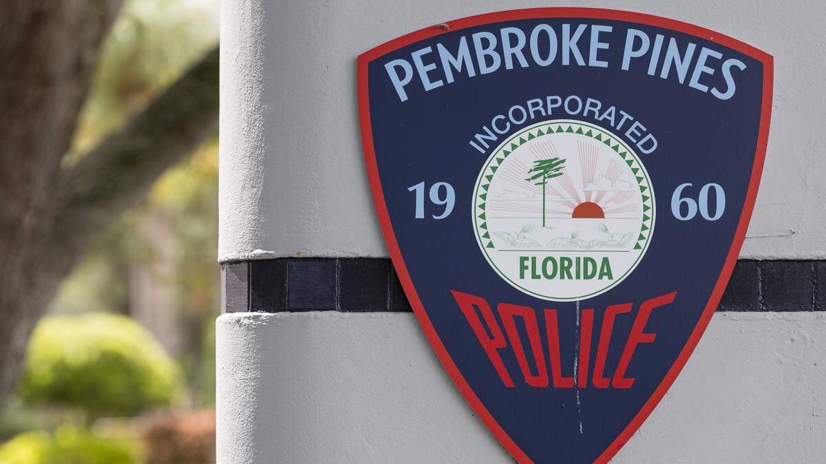 A Pembroke Pines police union is nearing the sixth-month anniversary of a legal battle with city officials over where private text messages fall within public records law.