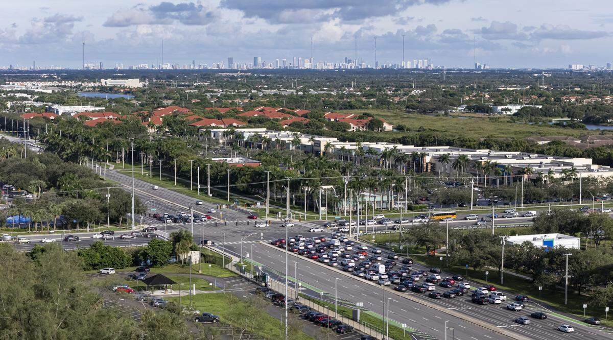 While Pembroke Pines real estate sales dipped in January year-over-year, analysts remain optimistic about the market.