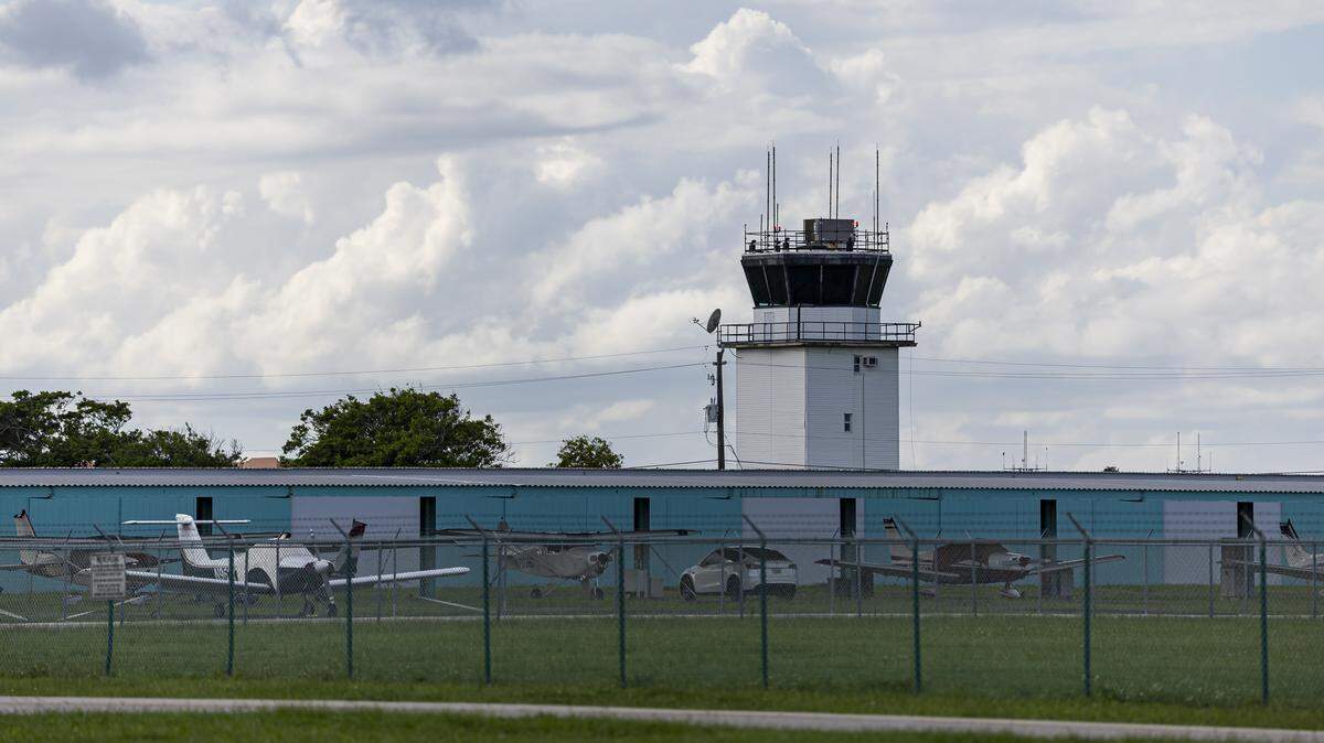 A report states that the student pilot told officers she and her instructor attempted to fly the aircraft the week before the May 29 crash, but aborted because “the aircraft was not gaining enough speed.”