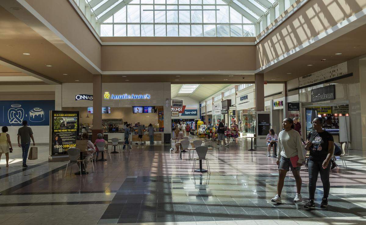 Pembroke Lakes Mall invites customers’ little ghouls and goblins to an afternoon of trick-or-treating from 1 to 6 p.m. on Halloween.&nbsp;