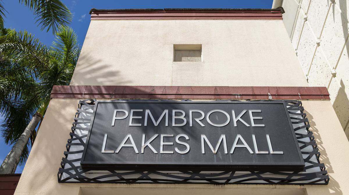 An entrance to Pembroke Lakes Mall.