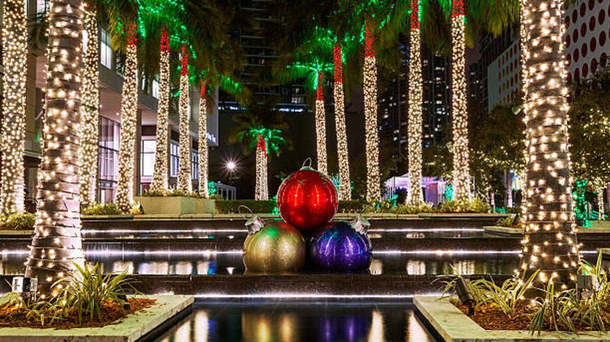 Celebrate the holiday season in Pembroke Pines with festive bar pop-ups, community cheer and local art markets.