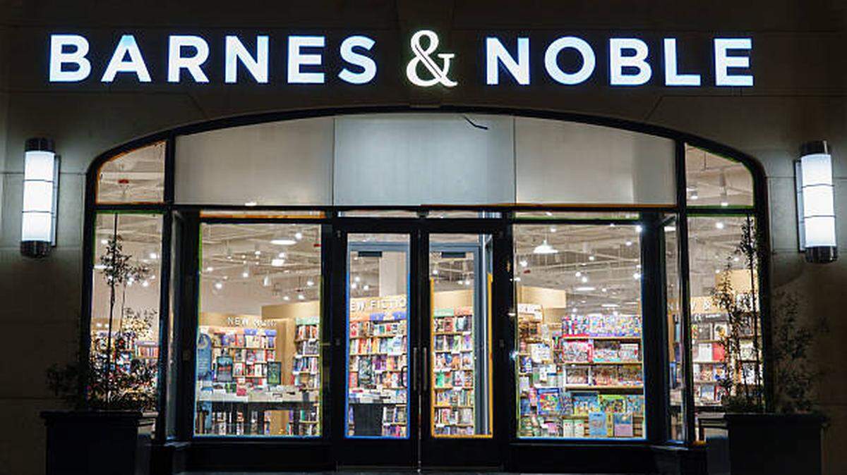 Located at 14572 SW Fifth St., the Barnes & Noble store in Pembroke Gardens is closing on Jan. 18.