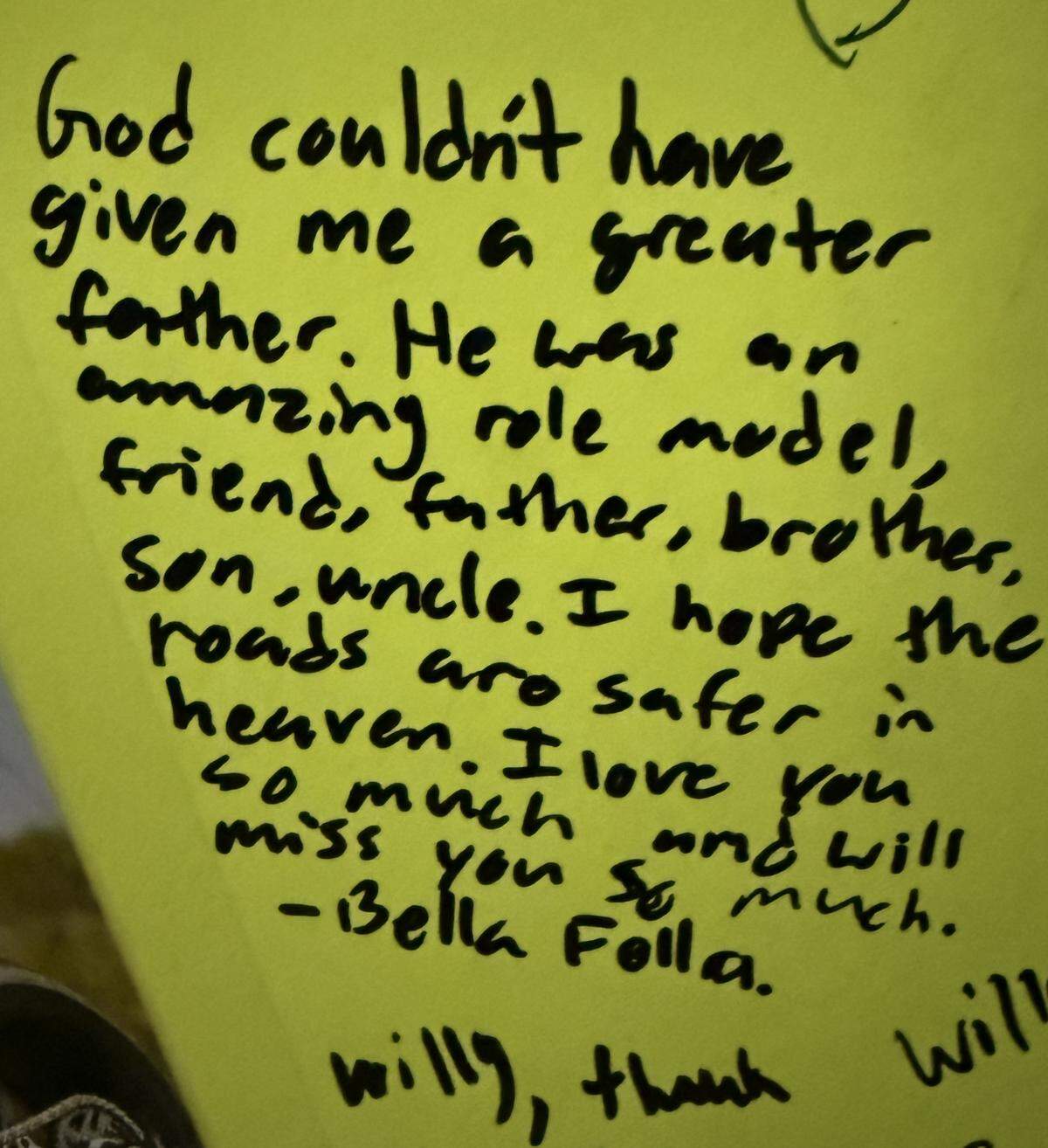 A close-up of 18-year-old Isabella Rodriguez’s memorial note to her father, William Rodriguez, 37.