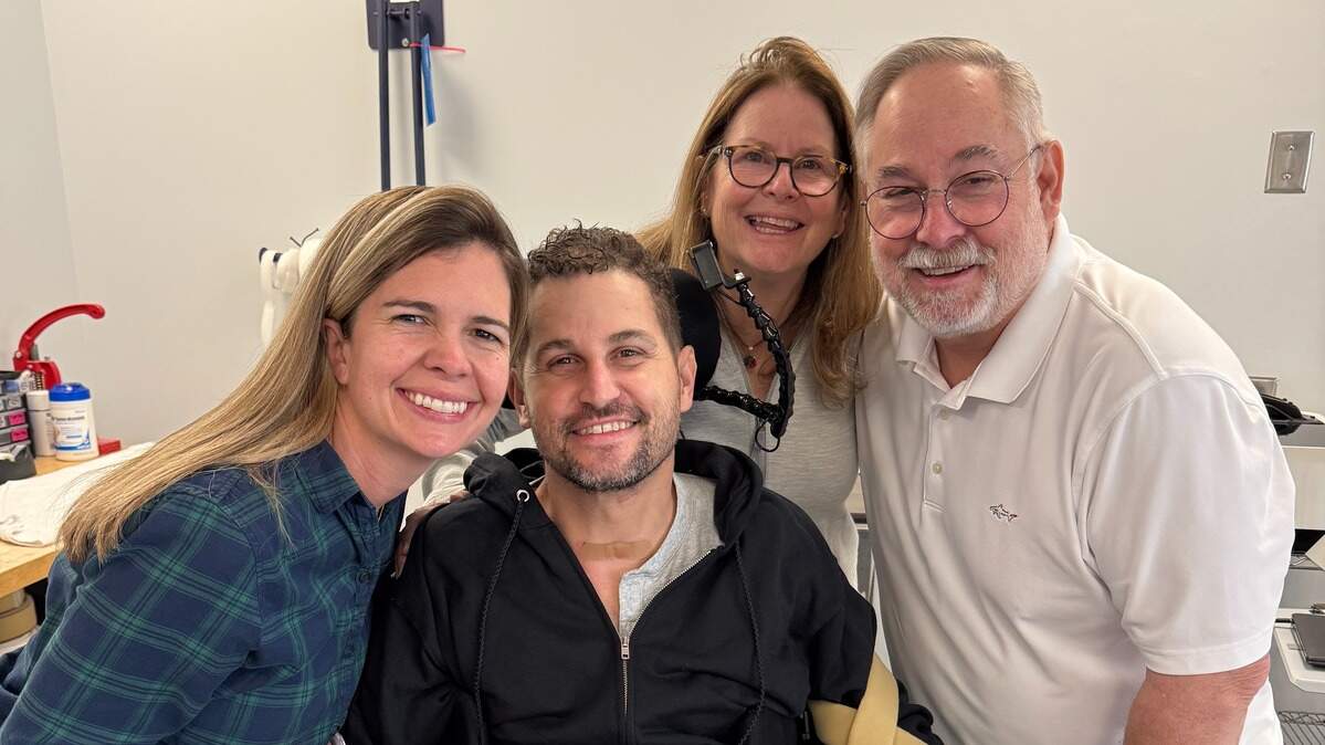 From left to right, Alexis Fernandez, James Fernandez and his parents.