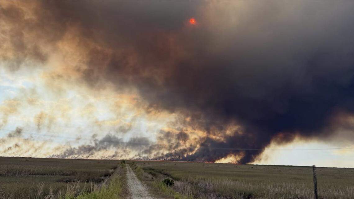 West Broward fire burns thousands of acres, sends smoke toward communities