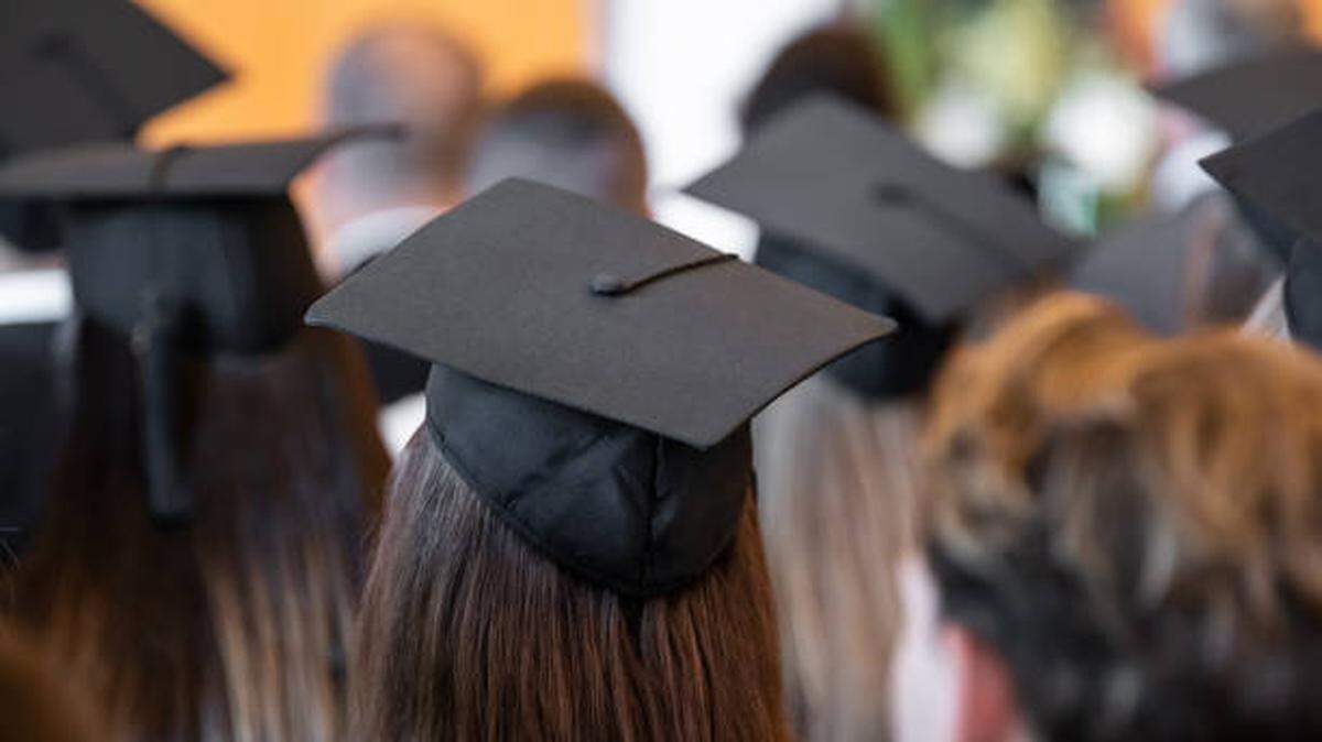 Parents and students across Broward County are pushing back after the school district moved many Class of 2026 graduation ceremonies from large venues to high school gyms.